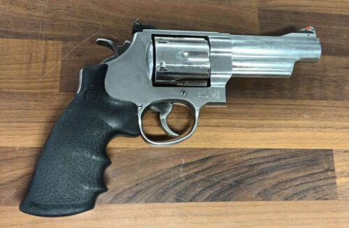 Smith&Wesson 629-8 .44Magnum 4" | ilikka